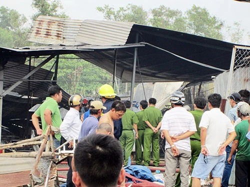 Hàng trăm xe bị thiêu rụi tại bãi giữ xe ảnh 4