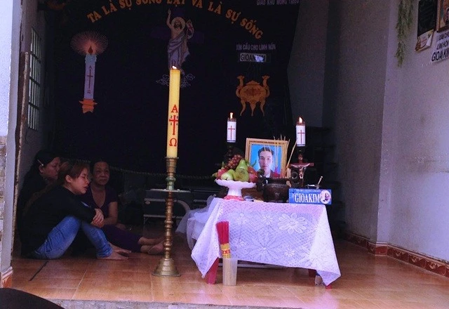 Gia đình đau đớn trước cái chết của anh Phạm Văn Hùng.