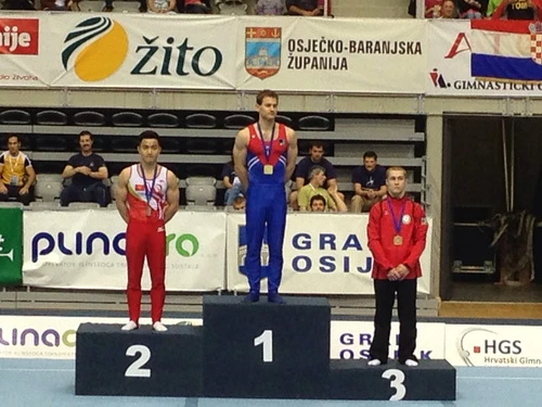 Phạm Phước Hưng giành HCB môn xà kép