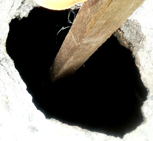 Hố tử thần sâu hơn 2m nằm giữa ngã ba ảnh 2