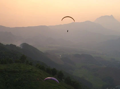 Ngỡ ngàng cảnh đẹp núi non sừng sững giữa Hà Nội