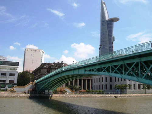 Đoạn kênh Bến Nghé khiến ông Sơn và anh Tuấn gặp nạn.