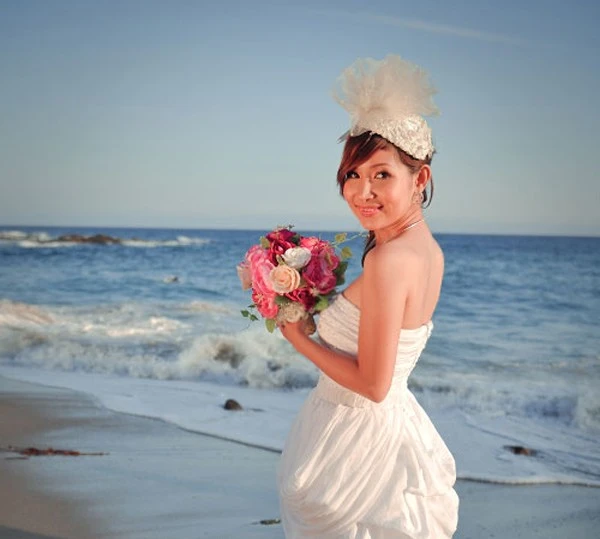 So với các thành viên, Duy Uyên được coi như người gây nhiều bất ngờ nhất. Là thành viên lớn tuổi nhất, Duy Uyên giữ vai trò trưởng nhóm sau khi Thanh Ngọc ra đi. Nhưng cô cũng là người cuối cùng rời nhóm vào tháng 3/2010 để lấy chồng là một Việt kiều sinh ra và lớn lên ở Mỹ. Sau đám cưới Duy Uyên sang Mỹ định cư, nữ ca sĩ cũng giấu chồng khá lâu trước khi công khai. Mùa hè cùng năm 2010, Duy Uyên gây sốc khi bộ ảnh bán nude bị lộ trên mạng, gây nhiều phản ứng tiêu cực. 