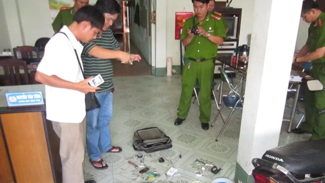 Tang vật mà Dũng và Nhuận dùng để mở khóa. Tang vật mà Dũng và Nhuận dùng để mở khóa.