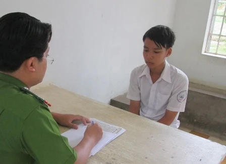 Đối tượng Việt tại cơ quan công an