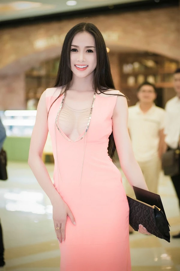 Người đẹp Ngọc Anh trong trang phục táo bạo ảnh 1