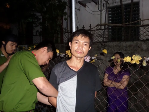 Phạm Văn Toàn bị cơ quan chức năng đưa về trụ sở để điều tra