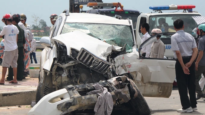 Xe giường nằm, ôtô, xe máy tông liên hoàn, 1 người chết ảnh 1