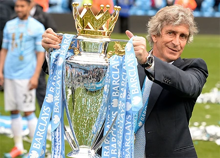 Pellegrini và chiếc cúp vô địch Premier League
