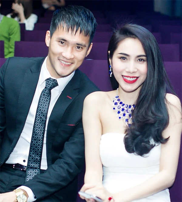 Sau bài phỏng vấn, Thủy Tiên bị chỉ trích vì cổ xúy lối sống thử còn đang gây nhiều tranh cãi trong xã hội. Nữ ca sĩ sau đó phải lên tiếng khẳng định cô và Công Vinh không hề sống thử đồng thời làm rõ làm rõ câu trả lời về quan điểm sống thử. 