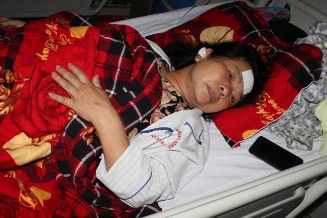 Bà Quế đang cấp cứu tại Bệnh viện ĐK Cửa Đông.