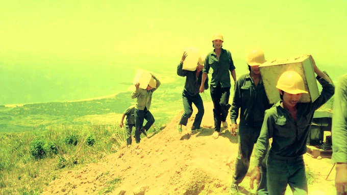 Những ngày trên “tuyến lửa” ảnh 2