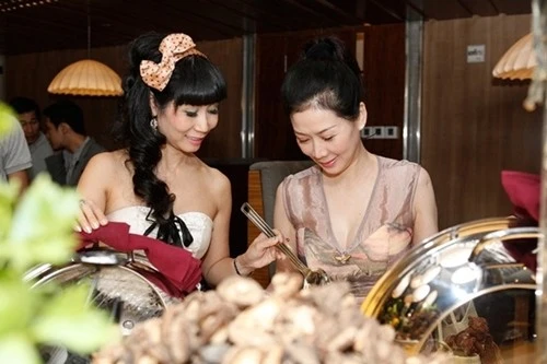 Lần trở về hiếm hoi của Diễm Hương sau nhiều năm định cư tại Canada.