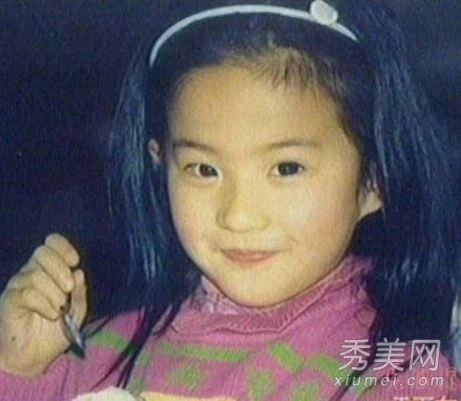 Lộ thêm nhiều ảnh độc thời nhỏ của Lưu Diệc Phi và mẹ ảnh 2