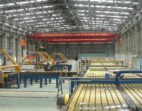 Bên trong Nhà máy cổ phần kính nổi Chu Lai. Nhập mô tả cho ảnh