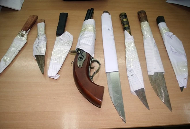 Hung khí nhóm này dùng để tấn công cảnh sát. Nhập mô tả cho ảnh