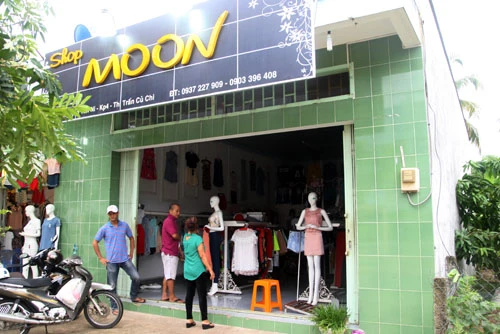 Anh Hải khẳng định trong 5 năm kinh doanh shop thời trang, hai vợ chồng không mâu thuẫn với ai. Ảnh: An Nhơn