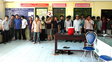 Hơn 20 con bạc bị tạm giữ tại cơ quan công an