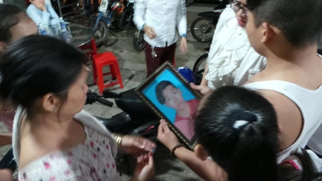 Di ảnh của Bảo được người nhà chuẩn bị.