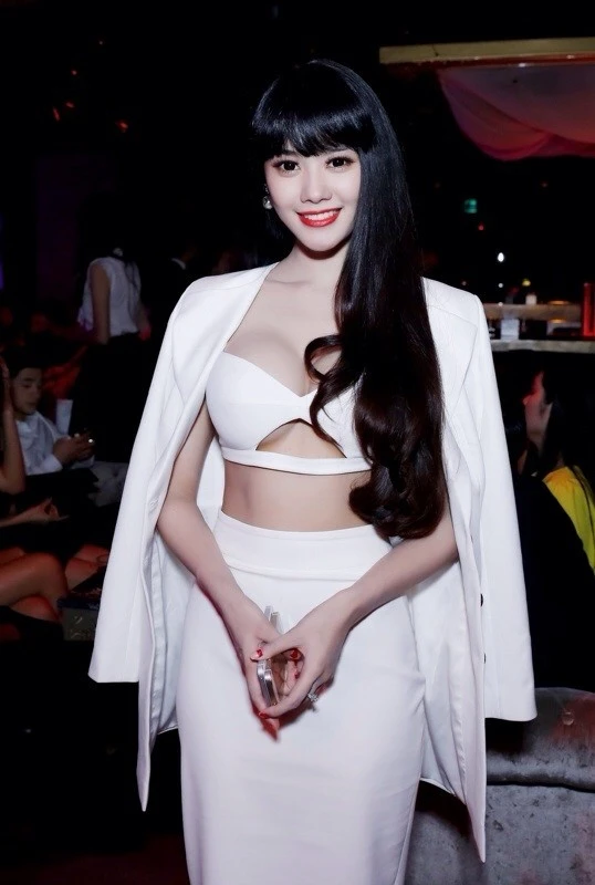 Ngoại hình có vòng một thay đổi gây xôn xao gần đây của Linh Chi. Nhập mô tả cho ảnh