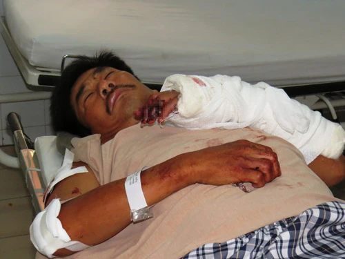 Ông Phạm Văn Tâm tại Khoa Cấp cứu Bệnh viện đa khoa tỉnh Khánh Hòa