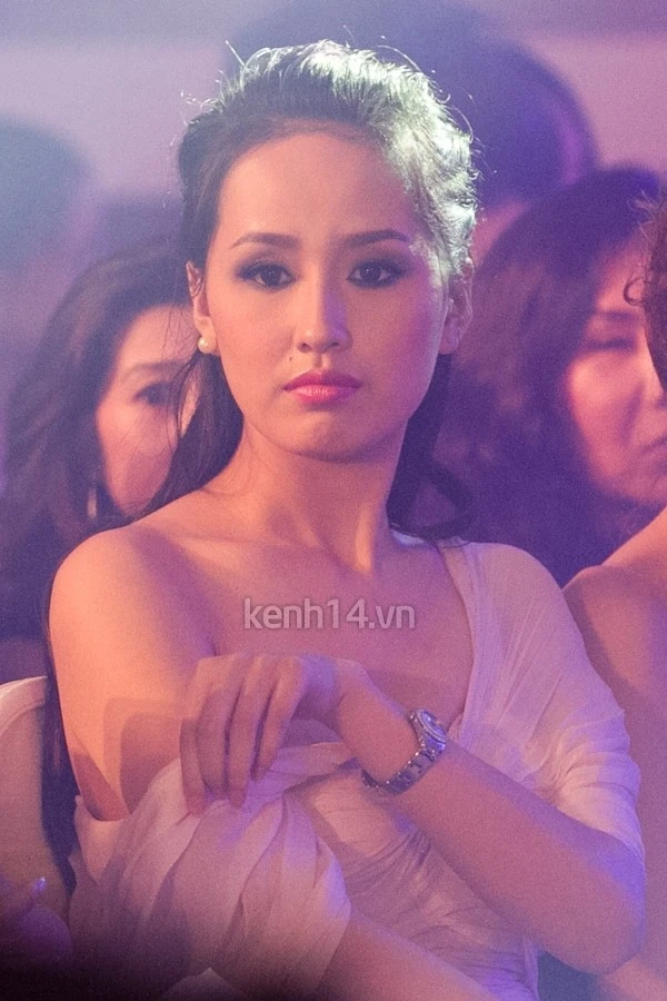 Không chỉ một mà rất nhiều lần Mai Phương Thúy liên tục 