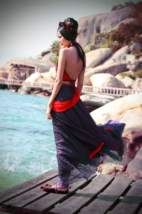 Thời trang nóng bỏng của kiều nữ Việt trong phim