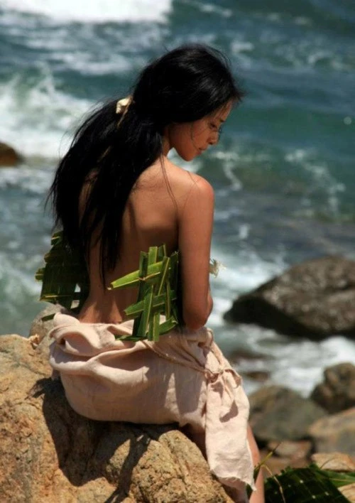 Thời trang nóng bỏng của kiều nữ Việt trong phim