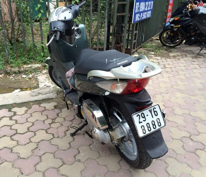 Chủ chiếc xe nói, xe bị mất khi chị vừa mua được một tuần. Ảnh: Nguyễn Hoàng.