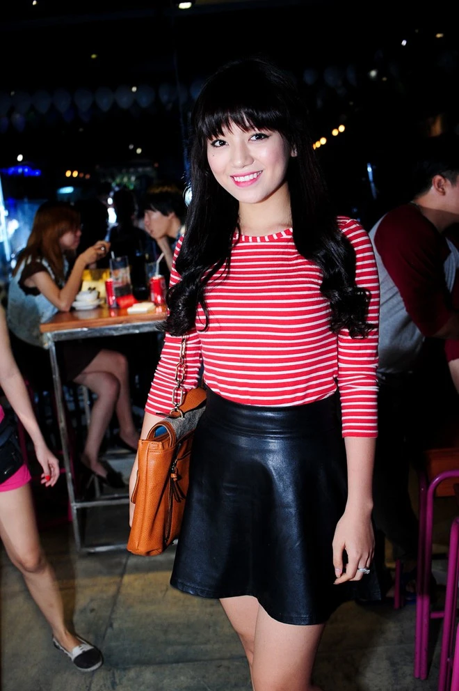 Tam Triều Dâng diện váy gợi cảm trong tiệc trưởng thành