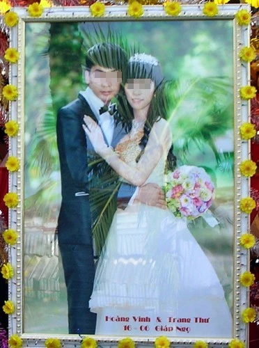 Ảnh cưới của cô dâu, chú rể còn đang học phổ thông. Chủ tịch xã gả chồng cho con gái chưa tròn 16 tuổi