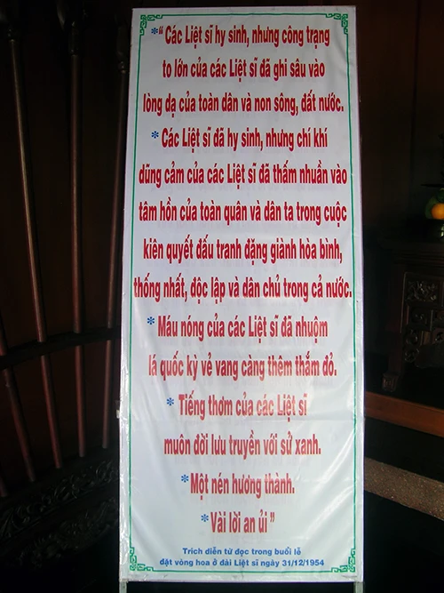 Chùm ảnh Văn bia tại Đền Tưởng niệm Ngã Ba Giồng (2) ảnh 3 Chùm ảnh Văn bia tại Đền Tưởng niệm Ngã Ba Giồng (2) ảnh 3