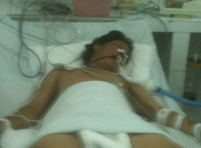 Người con út của nạn nhân kể lại vụ việc với phóng viên