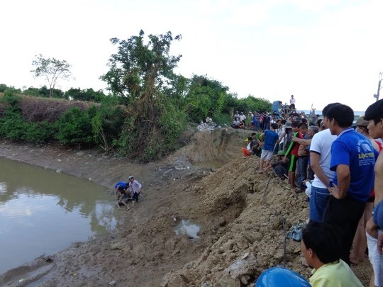 Xác chết dưới chân cầu Cà Ty.