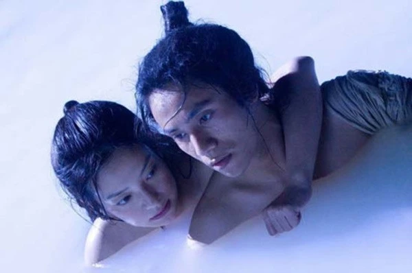 Màn ảnh Hoa ngữ chuộng mốt nam nữ tắm chung