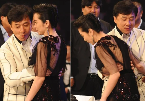 Khi tham gia một buổi tiệc từ thiện năm 2012, Thành Long bị nghi ngờ 'có động cơ thiếu trong sáng' khi ôm eo, ghé tai Lý Băng Băng thì thầm.