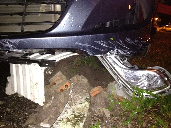 Người mẫu Kim Dung bị tai nạn xe hơi lúc nửa đêm ảnh 2