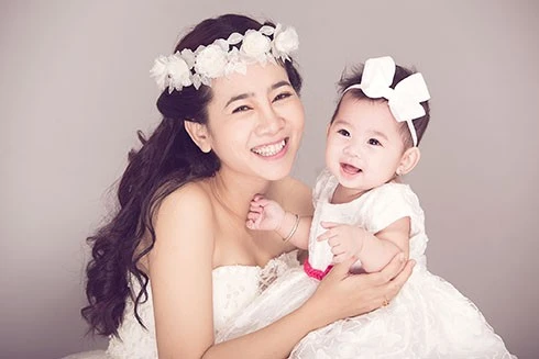 Sao Việt sinh con cho bạn trai không cần đám cưới