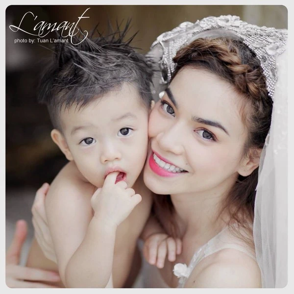 Sao Việt sinh con cho bạn trai không cần đám cưới