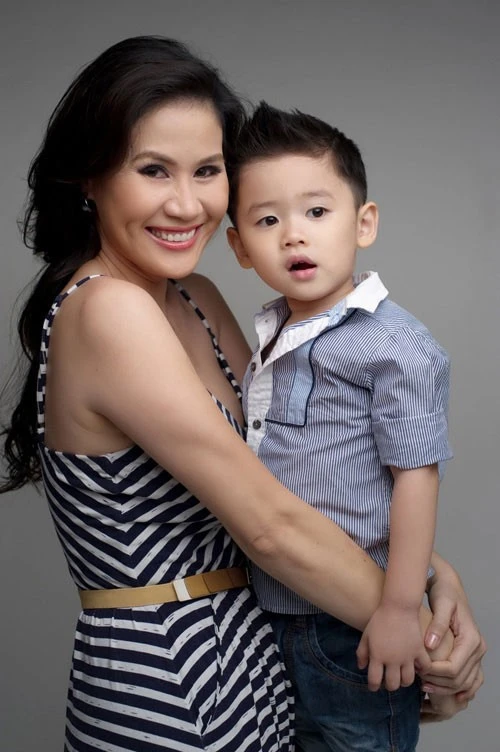 6 bà mẹ đơn thân quyến rũ bậc nhất Vbiz