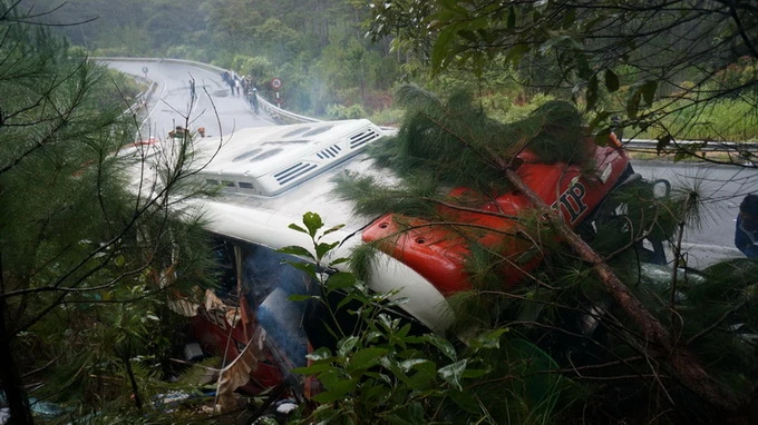 Xe đâm vách núi, 3 người chết, 11 người đa chấn thương ảnh 3