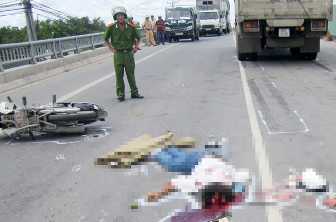 Hiện trường tai nạn khiến vợ chồng anh Hải thiệt mạng