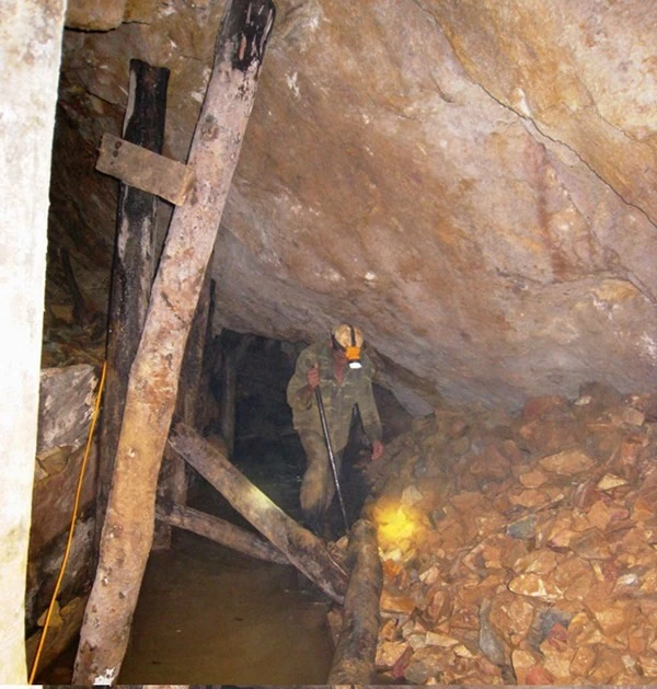 Hầm xuống cấp nhưng hàng chục người vẫn treo tính mạng với giấc mơ trúng vàng, đổi đời.