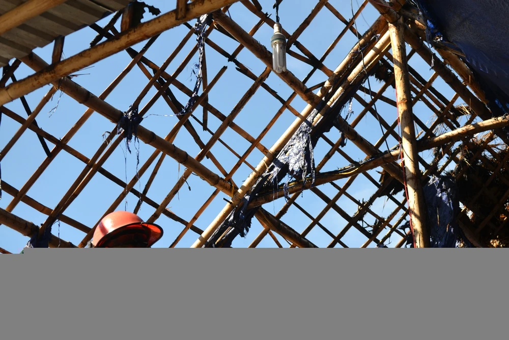 Chủ quán vẫn nằm ngủ khi quán bốc cháy