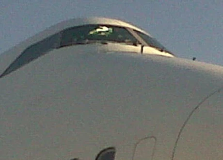 Phần cửa kính bị vứt.