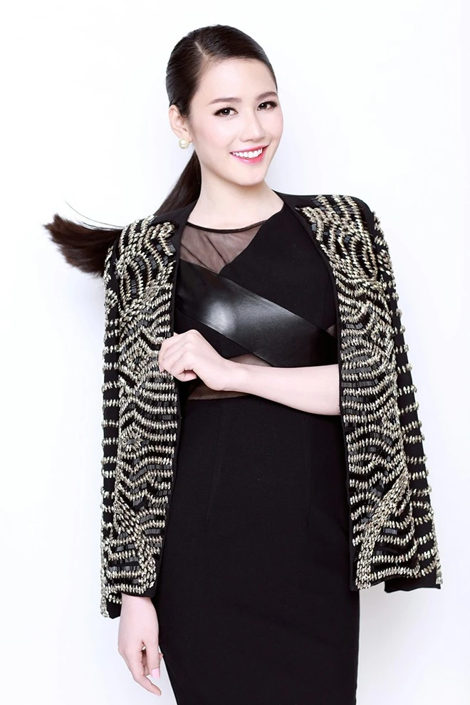 Tường Vy diện bikini khoe 3 vòng nóng bỏng