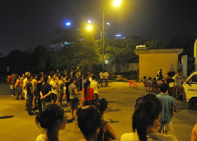 Thi thể người đàn ông đang phân hủy ở công viên Dịch Vọng