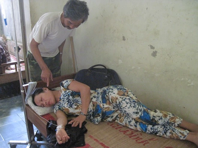 Đu dây đi làm, một phụ nữ rớt xuống sông suýt mất mạng