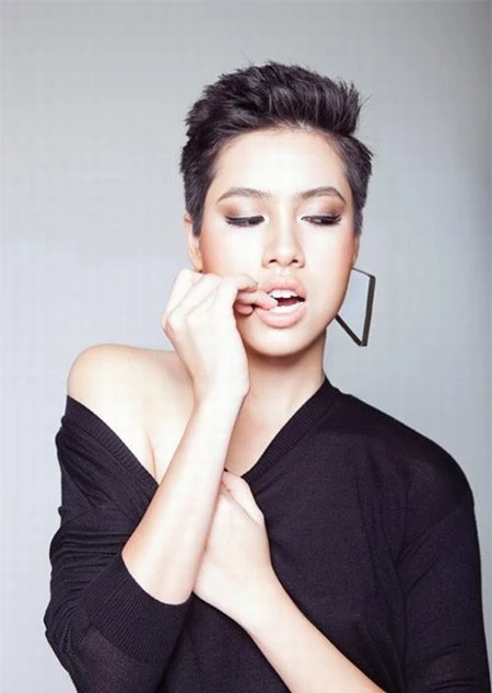 Người đẹp làm MC: khán giả thích ngắm, không muốn nghe 