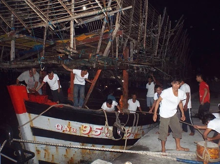 Lúc tàu bị hỏng máy,